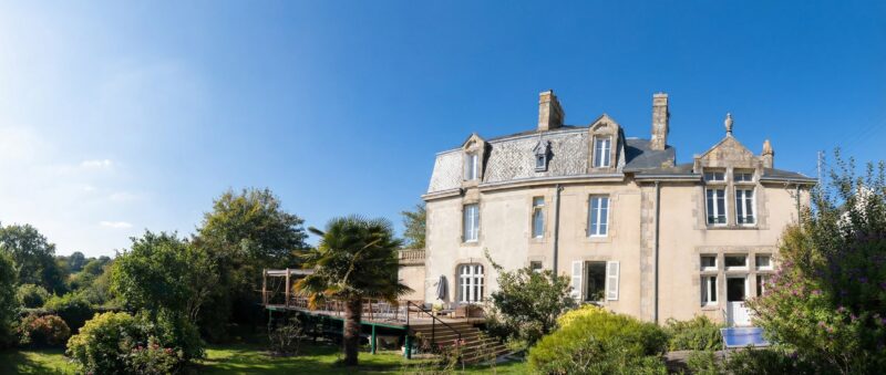 Grande demeure au coeur de Douarnenez en Bretagne Maison typique bretonne Grand Jardin table de ping pong terrasse jacuzzi